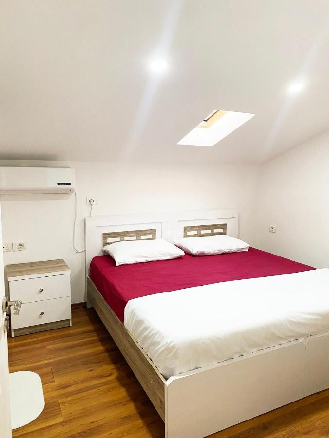 Guest House Himaj Berat Buitenkant foto