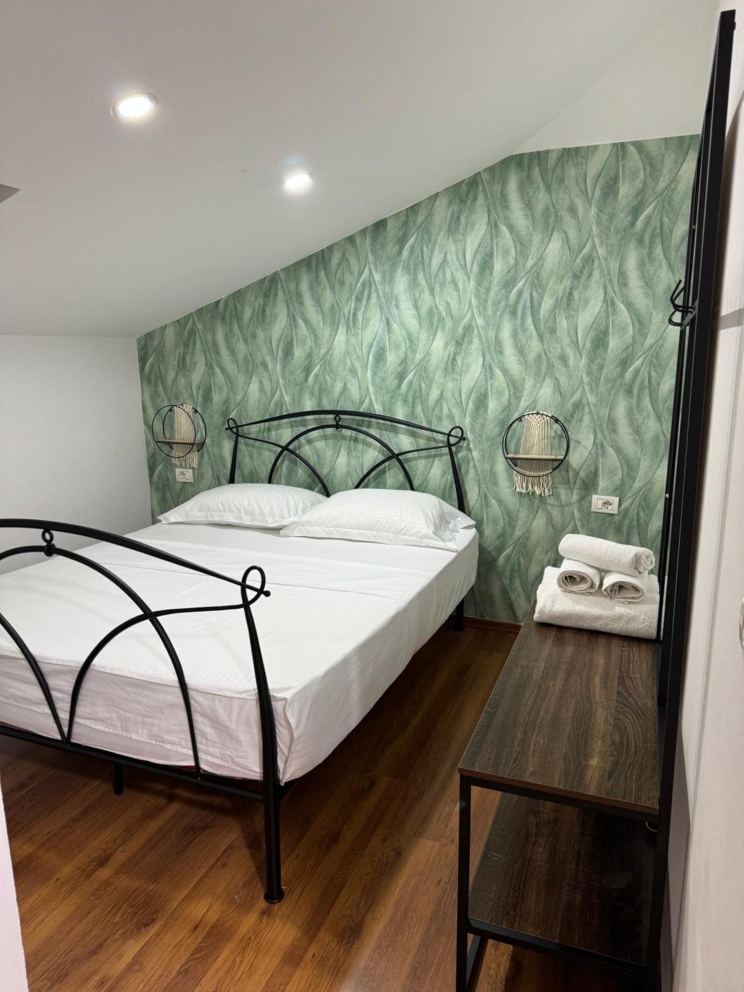 Guest House Himaj Berat Buitenkant foto