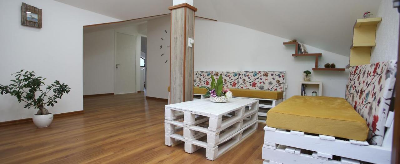 Guest House Himaj Berat Buitenkant foto